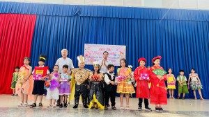 Liên đội Tiểu học An Tây B tổ chức Hội thi “Thời trang giấy” chào mừng 40 năm ngày Nhà giáo Việt Nam (20/11/1982 - 20/11/2022).