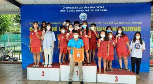 Thầy trò trường Tiểu học An Tây B chào mừng ngày thể thao Việt Nam