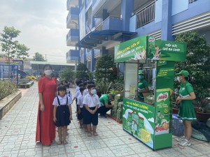 Công ty sữa MILO VIỆT NAM tặng sữa miễn phí cho học sinh Trường Tiểu học An Tây B