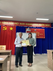 Cô Lê Cẩm Tiên đạt danh hiệu Giáo viên giỏi trong "Hội thi thiết kế bài giảng điện tử" cấp tỉnh Giáo dục tiểu học