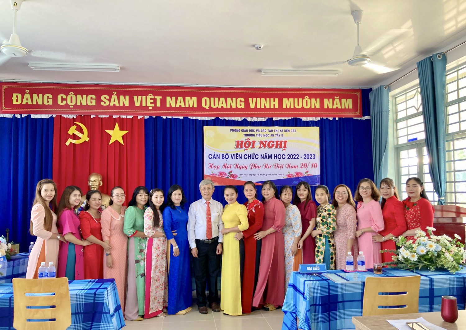 Trường Tiểu học An Tây B tổ chức Hội nghị Cán bộ viên chức năm học 2022 - 2023 và Họp mặt ngày Phụ nữ Việt Nam 20/10